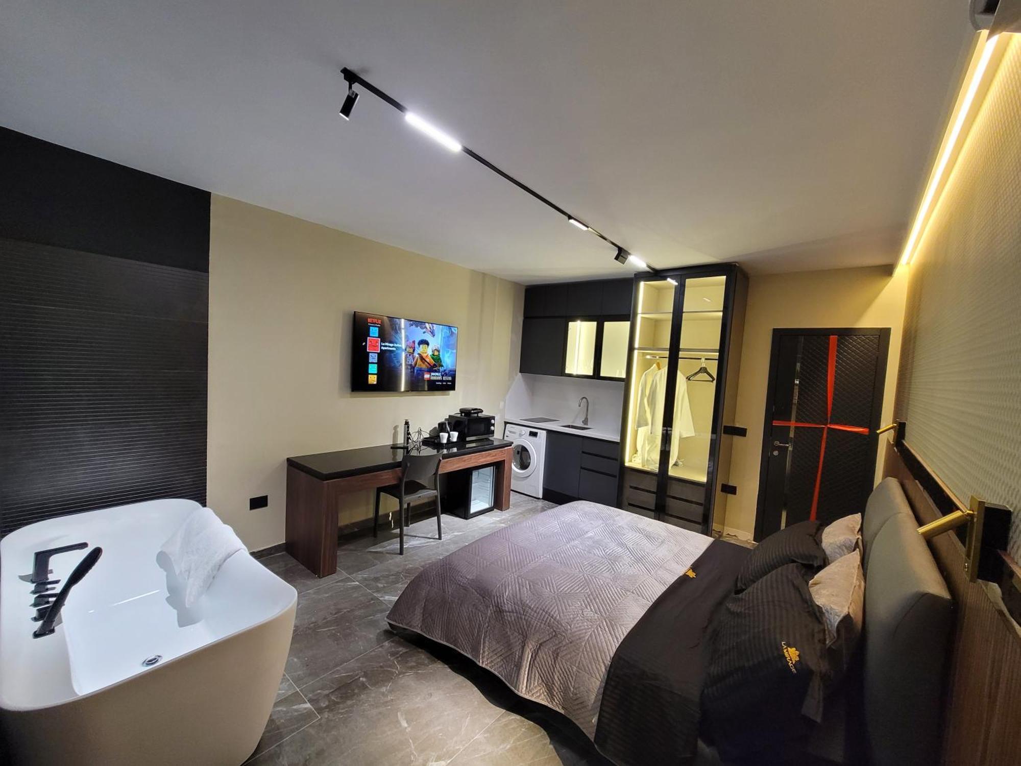 La Mirage & Apartment *