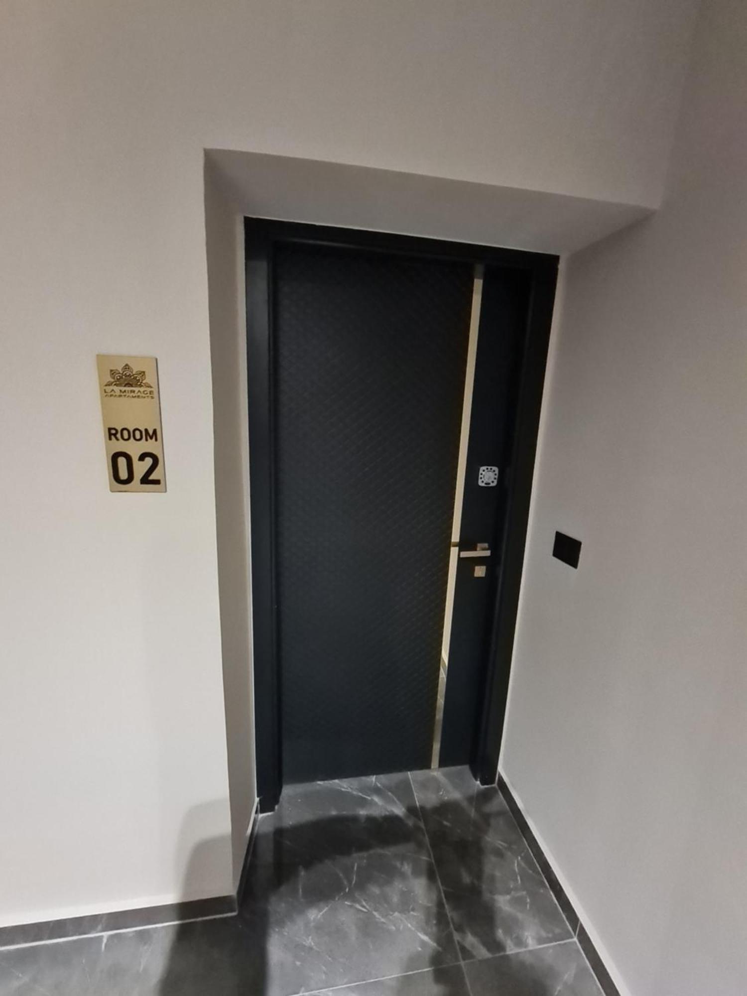 La Mirage &